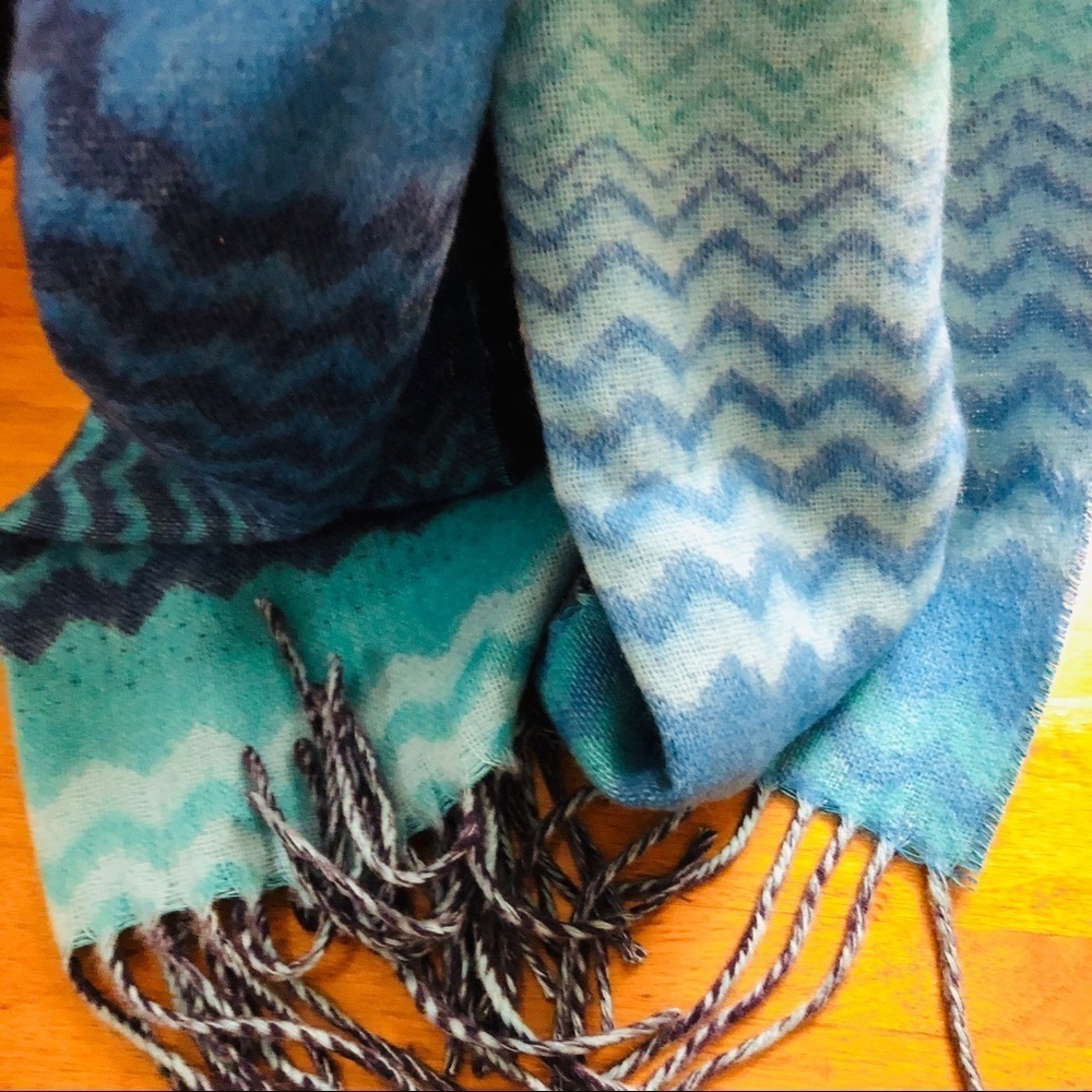 V. Fraas Cashmink Classic Scarf - Picture 2 of 7
